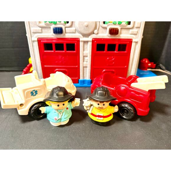 Fisher-Price Little People Fun Sounds Rescue fire truck ambulance 2 figures Dog - Picture 3 of 6